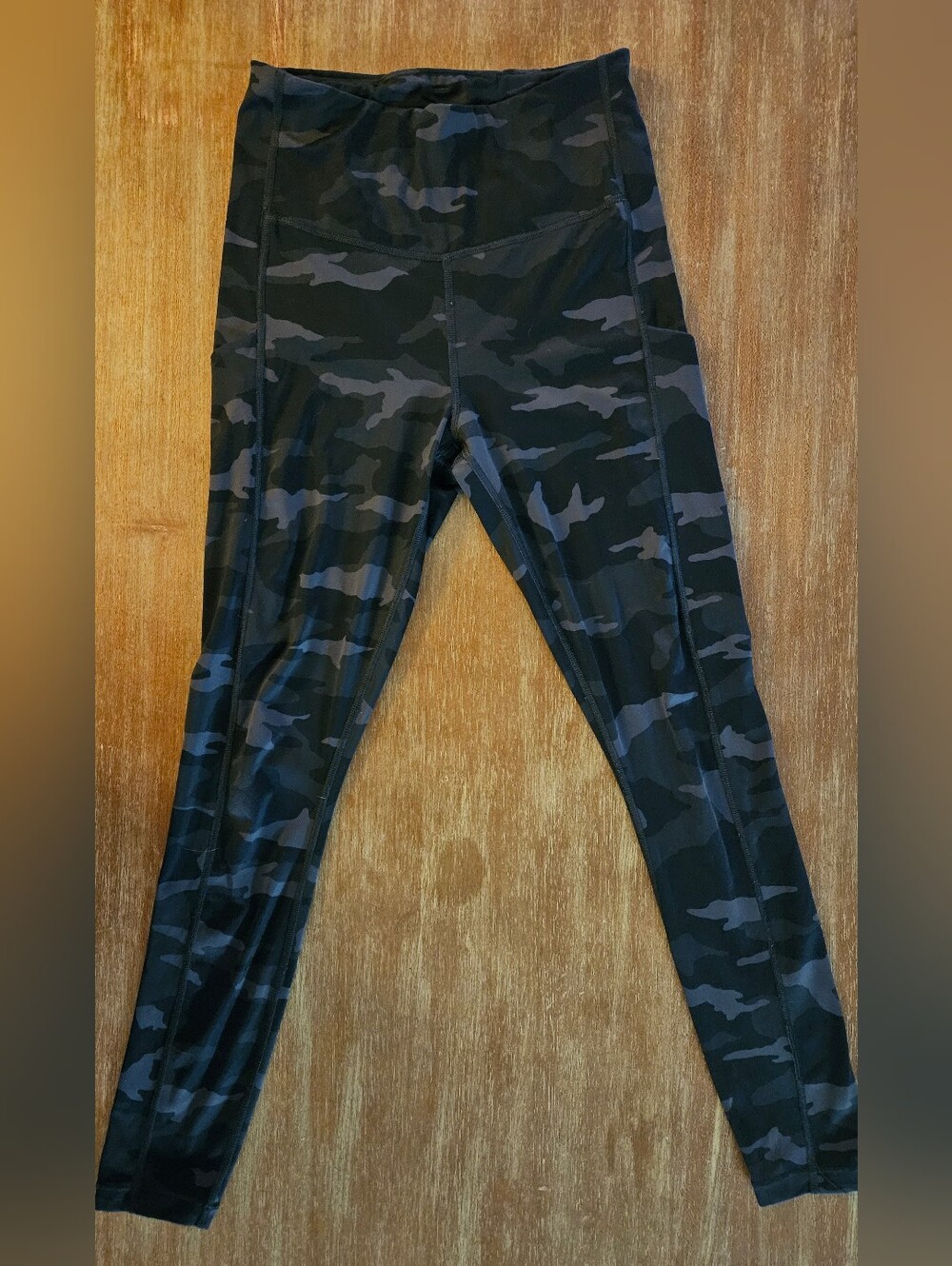 ATHLETA Women's Performance Black & Gray Camo Leggings Pants Camoflauge Size XS